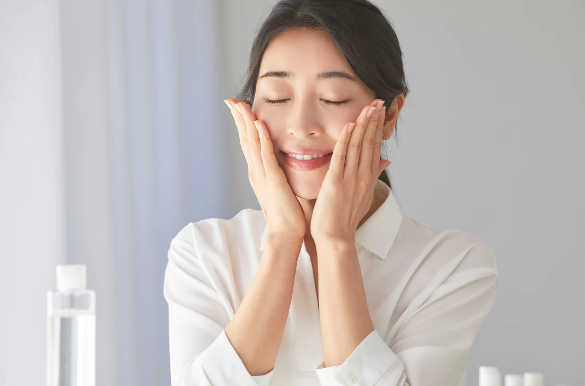 Skincare routine natalizia, la forza della detersione